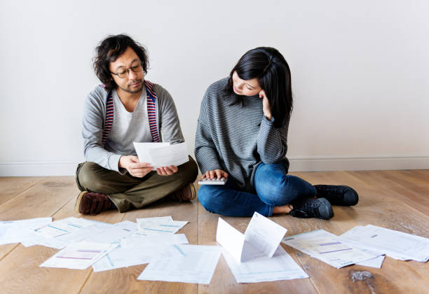 istock Couple managing the debt 929470144