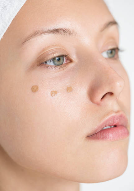 istock Portrait of white woman doing her daily makeup routine 929477490