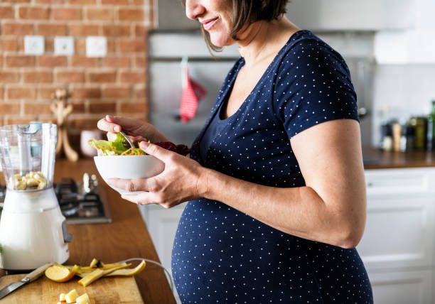 pregnant woman eat healthy food - 269 imagens e fotografias de stock