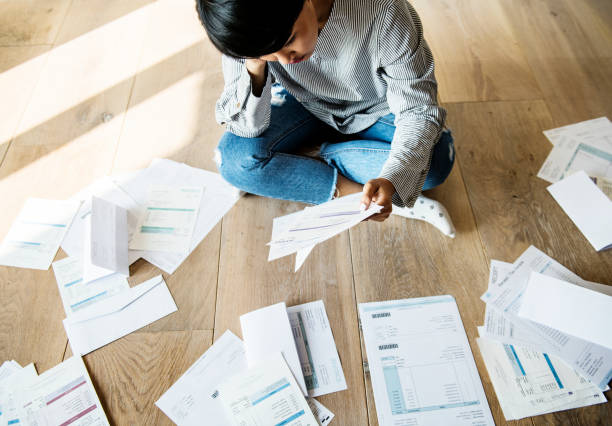 istock Woman managing the debt 929487406