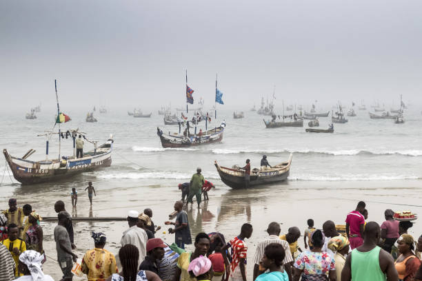 rybacy z afryki - rowboat fishing africa fishing industry zdjęcia i obrazy z banku zdjęć
