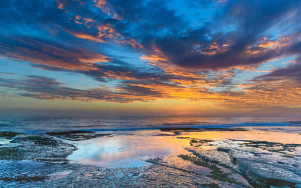istock Sunrise Seascape from Rock Platform 929502186