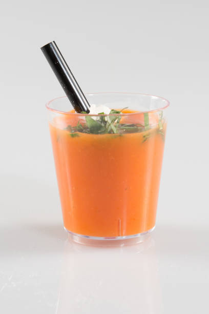 cup tomato gazpacho soup with green pesto sauce salt and basil - basil tomato soup food and drink imagens e fotografias de stock