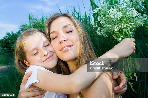 Amore - Fotografie stock e altre immagini di Abbracciare una persona - Abbracciare una persona, Accudire, Adulto