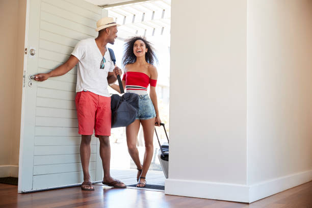 istock Couple Arriving At Summer Vacation Rental 929545770