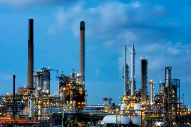 istock Oil Refinery at Dusk 929549188