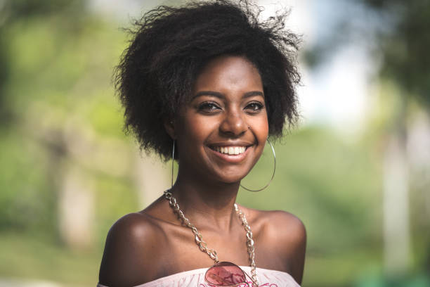 portrait of happy young afro woman - etiopia i imagens e fotografias de stock