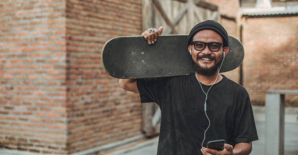 istock Skater guy listening music 929606304