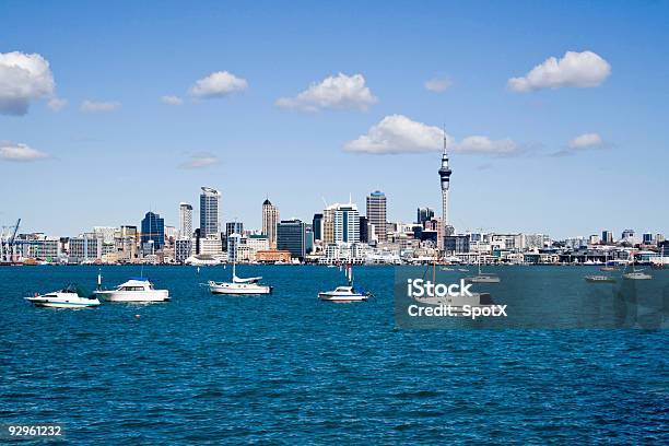 Auckland Biznesowej Miasta Z Łodzi W Forground - zdjęcia stockowe i więcej obrazów Architektura - Architektura, Auckland, Bez ludzi