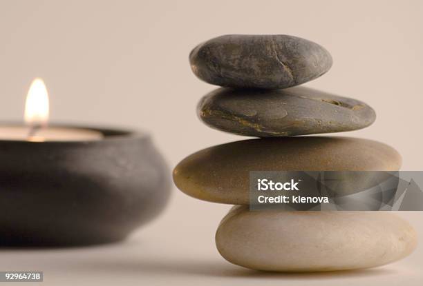 결석 및 캔들 돌-바위에 대한 스톡 사진 및 기타 이미지 - 돌-바위, 촛불-조명 장비, 0명