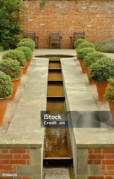 Topiaria Rill Foto de stock y más banco de imágenes de Huerto - Huerto, Agua, Ajardinado