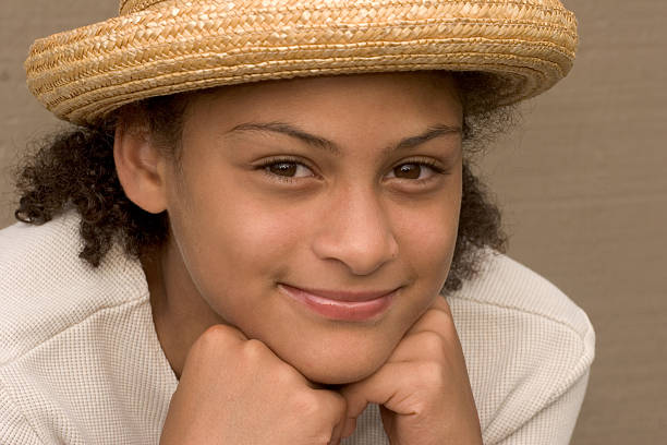 Fille avec Chapeau de paille - Photo