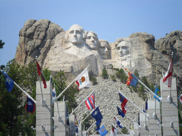 istock Flags in Mount Rushmore National Memorial 929665546