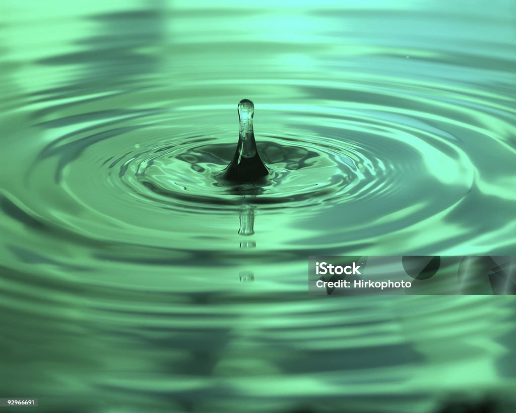 緑色の水のドリップ、リップル - しずくのロイヤリティフリーストックフォト