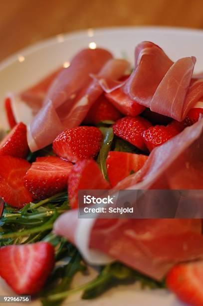 Comida De Verano Foto de stock y más banco de imágenes de Fresa - Fresa, Jamón serrano, Carne procesada