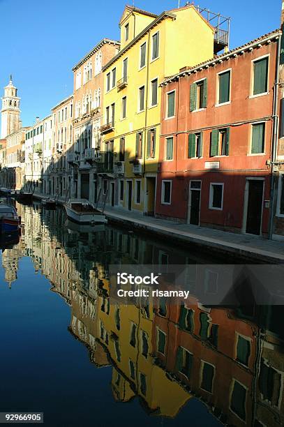 Colorato Canal Venezia Italia - Fotografie stock e altre immagini di Acqua - Acqua, Ambientazione esterna, Architettura