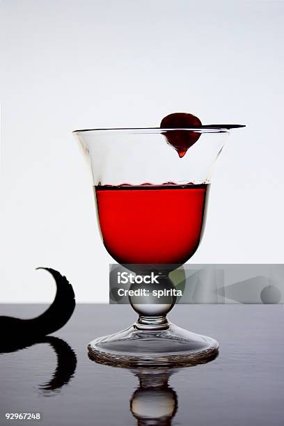 Alkohol I Czerwony - zdjęcia stockowe i więcej obrazów Alkohol - napój - Alkohol - napój, Alkohol wysokoprocentowy, Aperitif