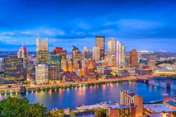 istock Pittsburgh, Pennsylvania, USA Skyline 929676804