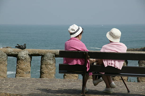 istock old ladies and pigeon 92967731