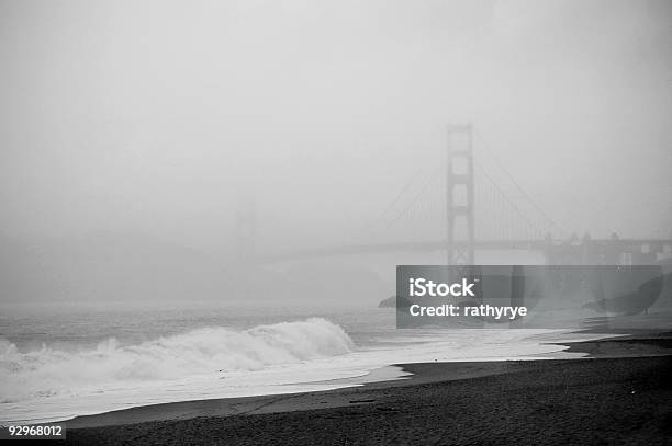 Photo libre de droit de Golden Gate Bridge Noir Et Blanc banque d'images et plus d'images libres de droit de Baie - Eau - Baie - Eau, Baker Beach, Blanc