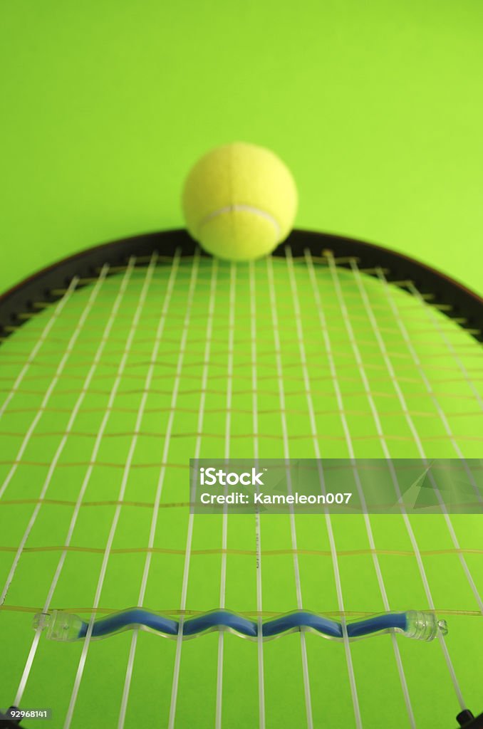 Теннисные ракетки на зеленый - Стоковые фото Без людей роялти-фри