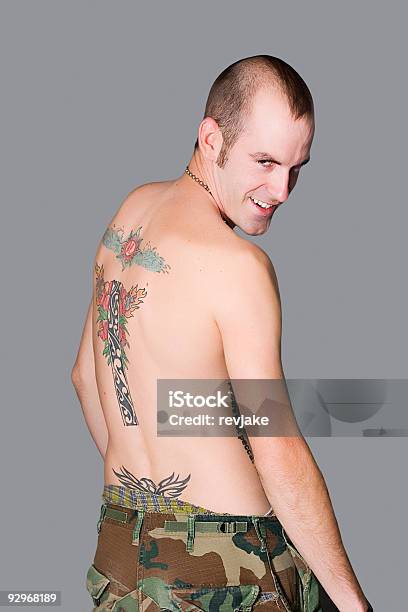 Tattooed ギィ - モヒカン刈りのストックフォトや画像を多数ご用意 - モヒカン刈り, 男性, 薄毛
