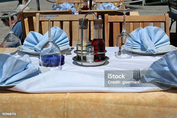 Gedeckter Tisch Stockfoto und mehr Bilder von Adriatisches Meer - Adriatisches Meer, Asche, Balkon