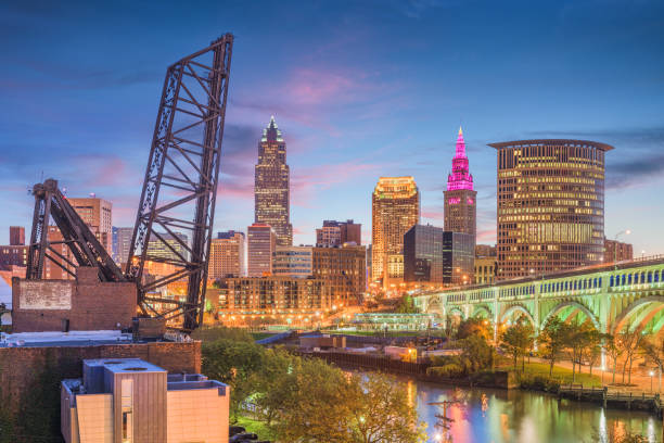 istock Cleveland, Ohio, USA Skyline 929692284