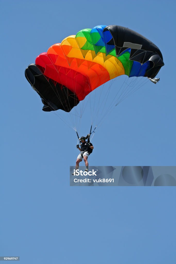 Parachutist в воздухе - Стоковые фото Дельтаплан роялти-фри