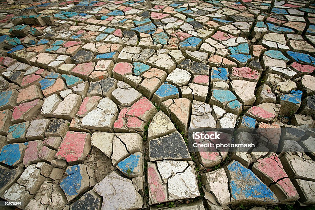 Agrietado pintado de la ribera. - Foto de stock de Agrietado libre de derechos