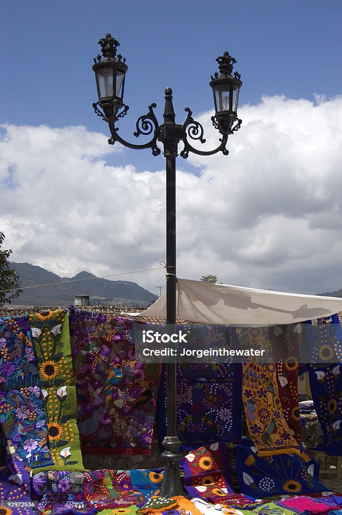 Lampe de rue dans le marché mexicain - Photo de Acheter libre de droits