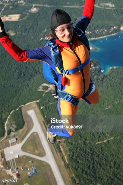 Liberdade - Fotografias de stock e mais imagens de Adulto - Adulto, Ajardinado, Ao Ar Livre