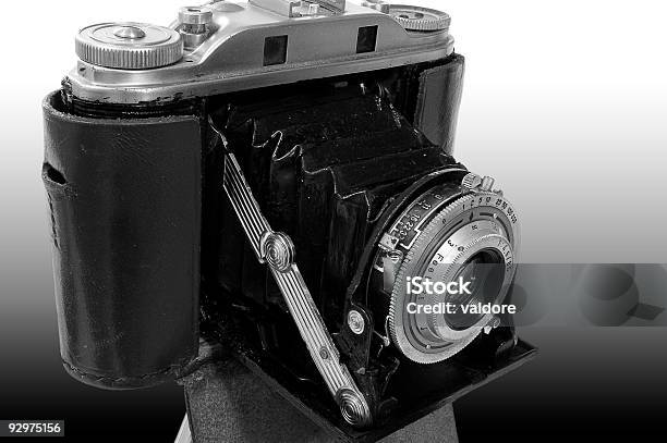 Retro Rangefinder Câmara Em B W - Fotografias de stock e mais imagens de Conformidade - Conformidade, Aberto, Abertura