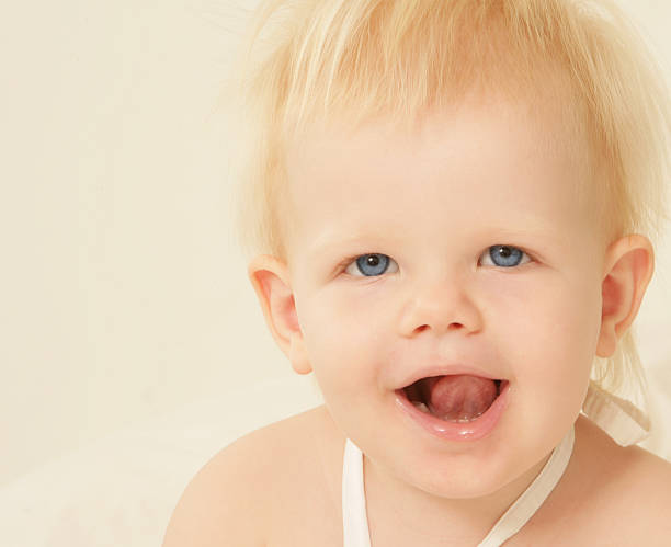 ottimo - toddler child animal tongue human tongue foto e immagini stock