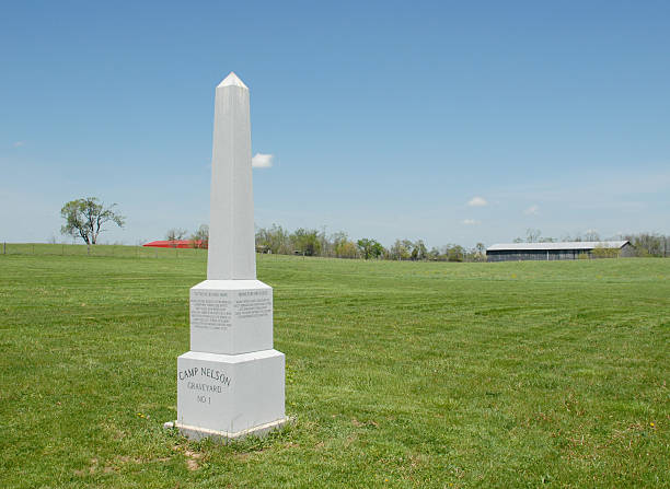 cimetière monument au camp nelson - kentucky memorial photos et images de collection