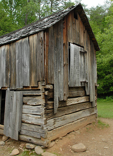 temps à frire grange en cades cove - roof gatlinburg mountain wood photos et images de collection