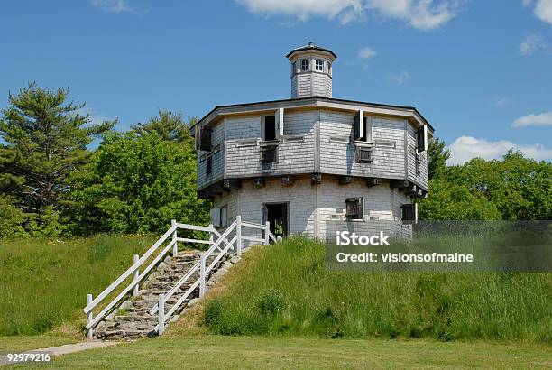 Foto de Guerra De 1812 Blockhouse Em Maine e mais fotos de stock de Característica arquitetônica - Característica arquitetônica, Característica de construção, Condado de Lincoln - Maine