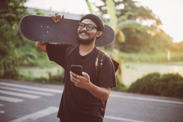 istock Skater man with smartphone 929818562