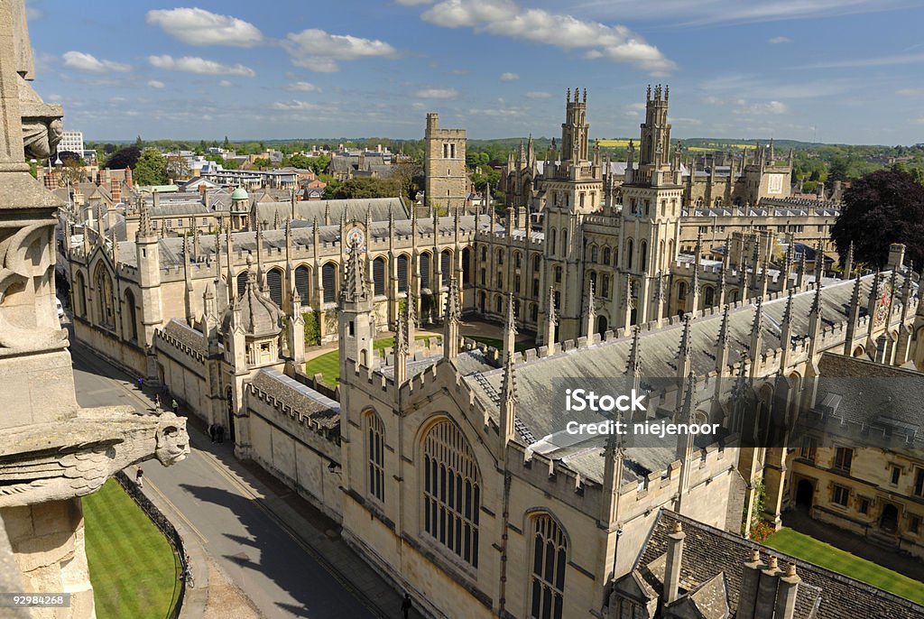 Vista da torre da Igreja de Saint Mary, Inglaterra - Foto de stock de Catedral royalty-free