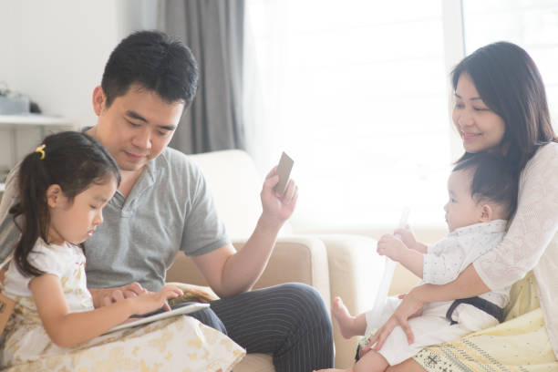 istock Asian family online shopping 929877244
