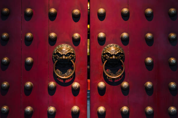 istock Traditional Chinese doors 929877930