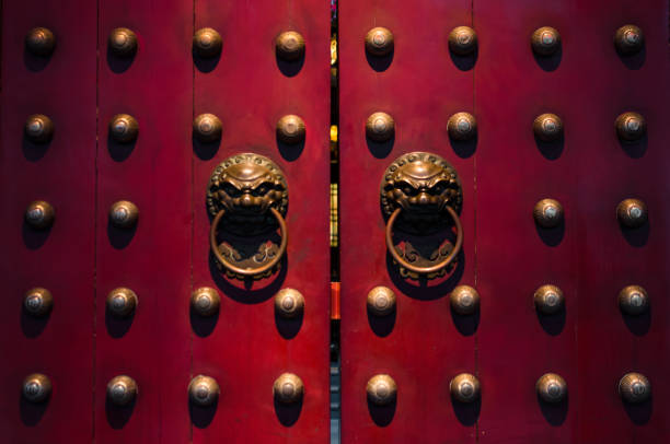 istock Traditional Chinese doors 929877932