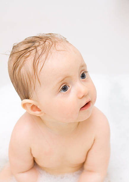 Bambino in bagno - foto stock