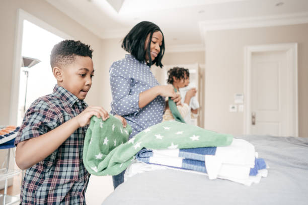 istock Teaching kids to do their chores 929884052