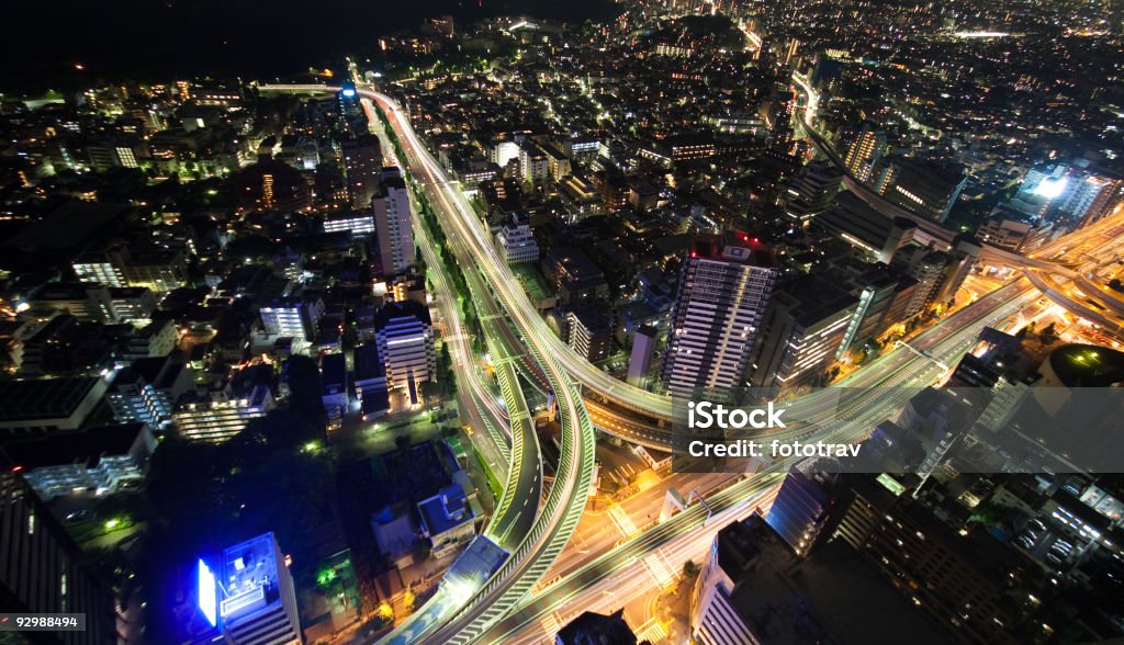 Lumières de la ville de Tokyo et de Shinjuku de l'autoroute de nuit – vue aérienne - Photo de Charpente libre de droits