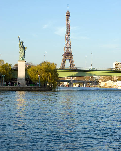 istock DSLR image of Eiffel Tower from the Seine 92990627