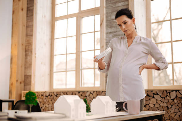istock Earnest pregnant designer estimating model 929907972