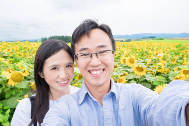 istock couple selfie with sunflower 929908344