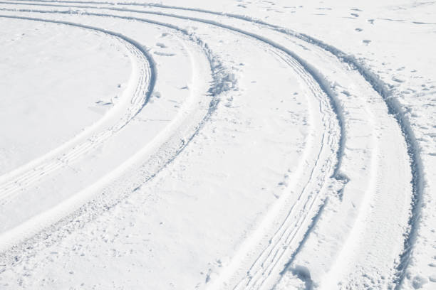 istock Car tire track in snow 929915420