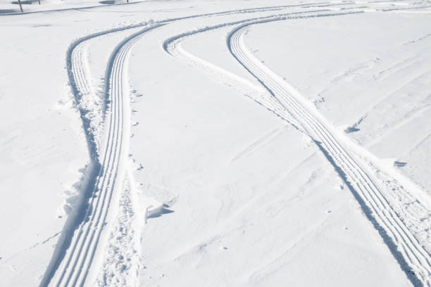 istock Car tire track in snow 929915524